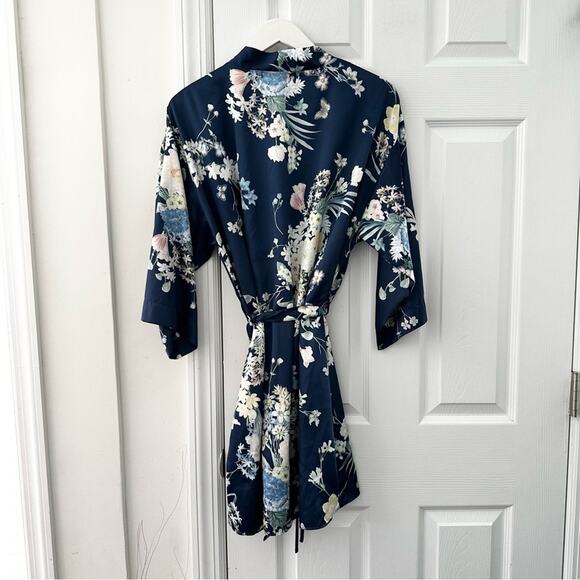 Flora Nikrooz Satin Blue Floral Print Petra Short Robe Tie Belt M/L Medium Large - Picture 8 of 12